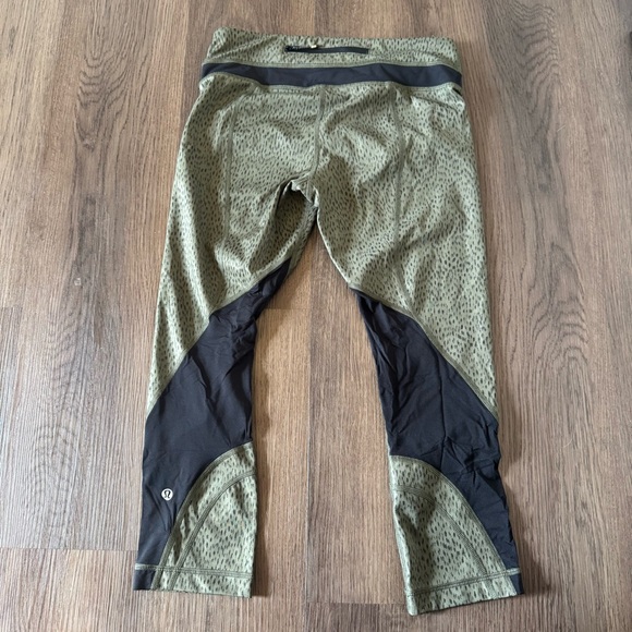 Lululemon Women's Green Speckled Capris Crop Leggings Athletic Workout‎ Pants - Picture 5 of 5
